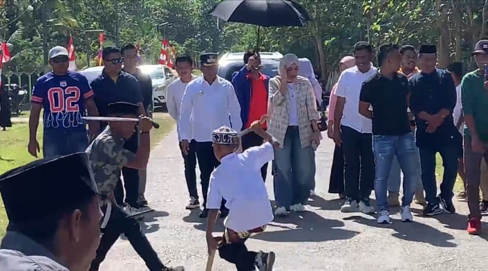 Resmikan Gedung Serbaguna Soliwunto di Mubar